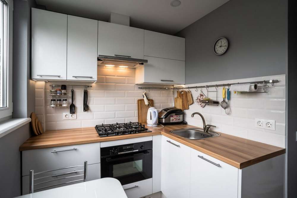 Кухонный гарнитур для маленькой кухни фото дизайн с пеналом